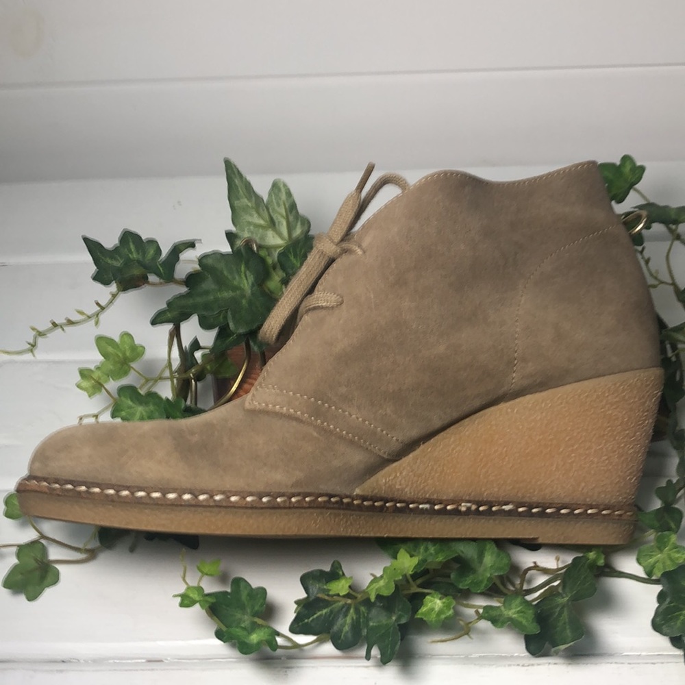 J.Crew Wedge.      Size 9